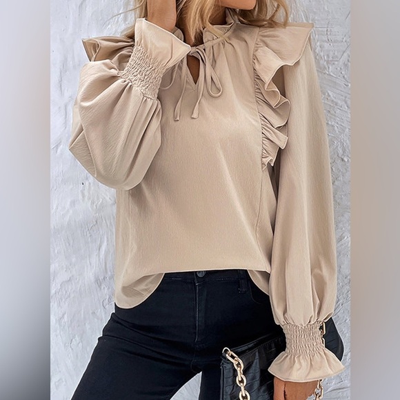🔥🔥Khaki Ruffled Lace Up Bubble Sleeve Blouse - Picture 3 of 6